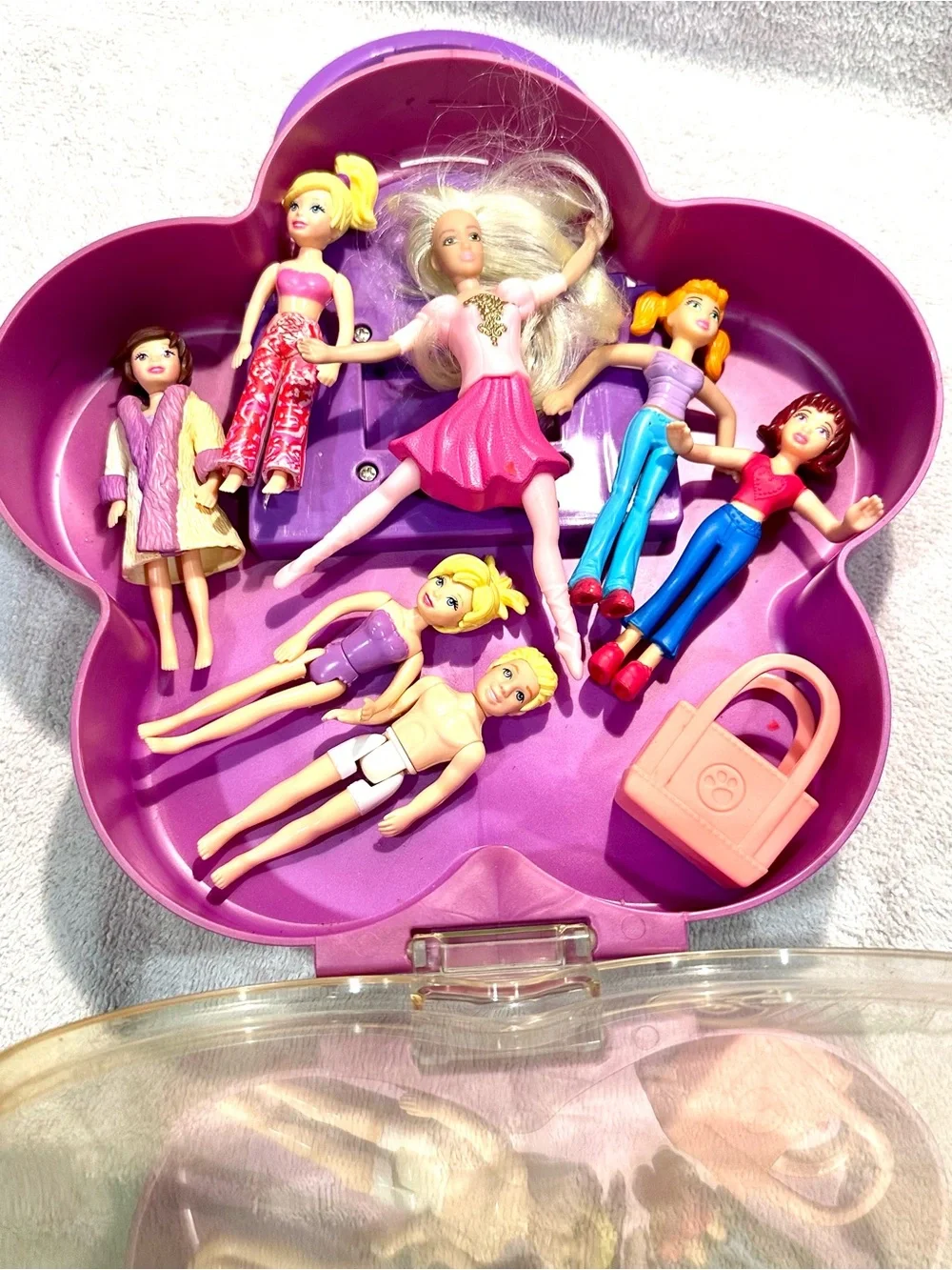Vintage 7- Assorted Polly Pocket  dolls with case